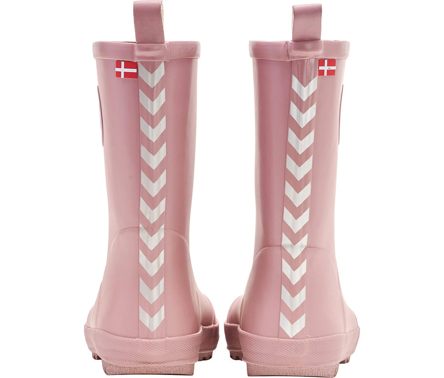 Une paire de bottes de pluie roses avec des flèches blanches et un drapeau danois sur le côté.