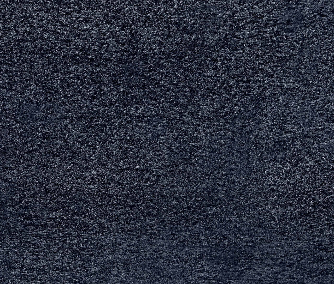 Gros plan sur la texture d'une serviette bleu foncé.