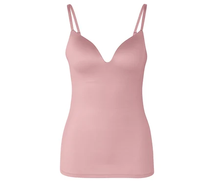 Haut bustier rose à fines bretelles en studio.