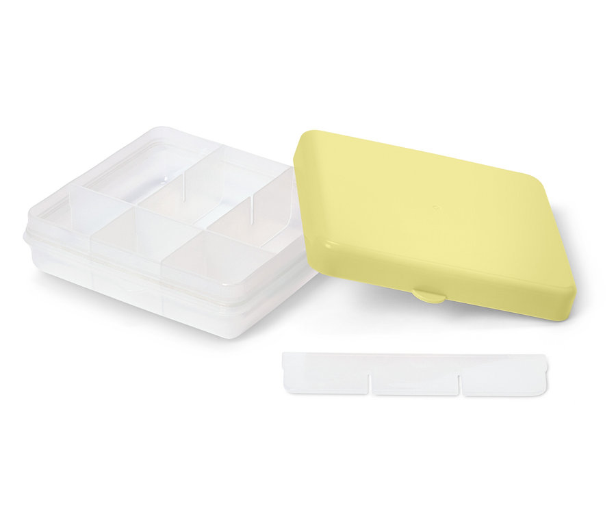 Boîte de rangement transparente avec couvercle jaune et séparateurs amovibles.