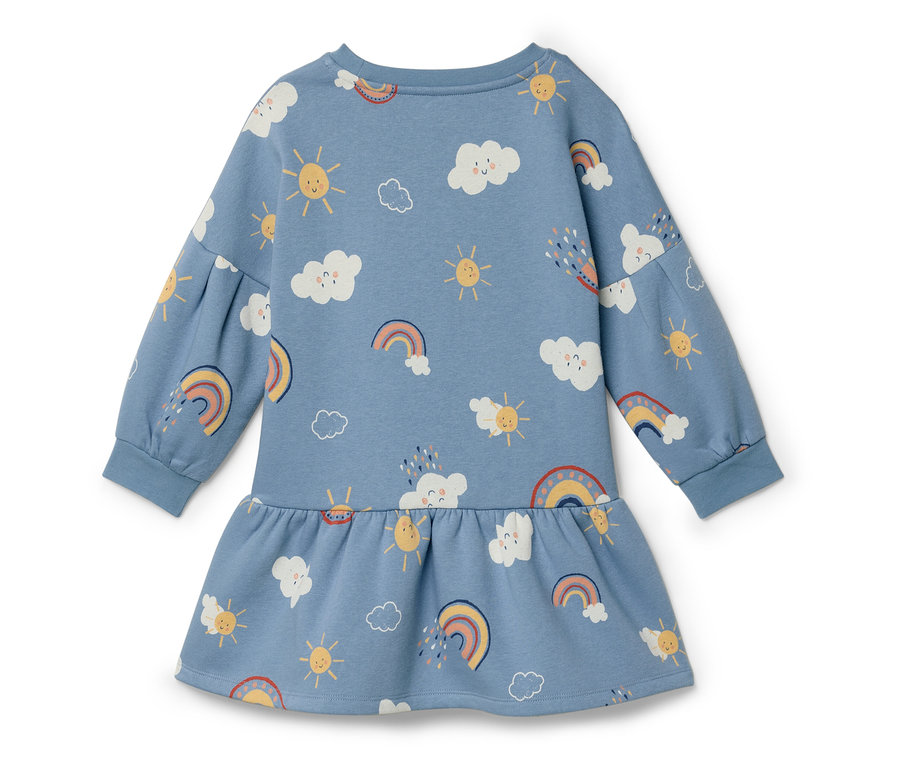 Une robe bleue pour enfants avec un motif de soleils, de nuages et d'arcs-en-ciel.
