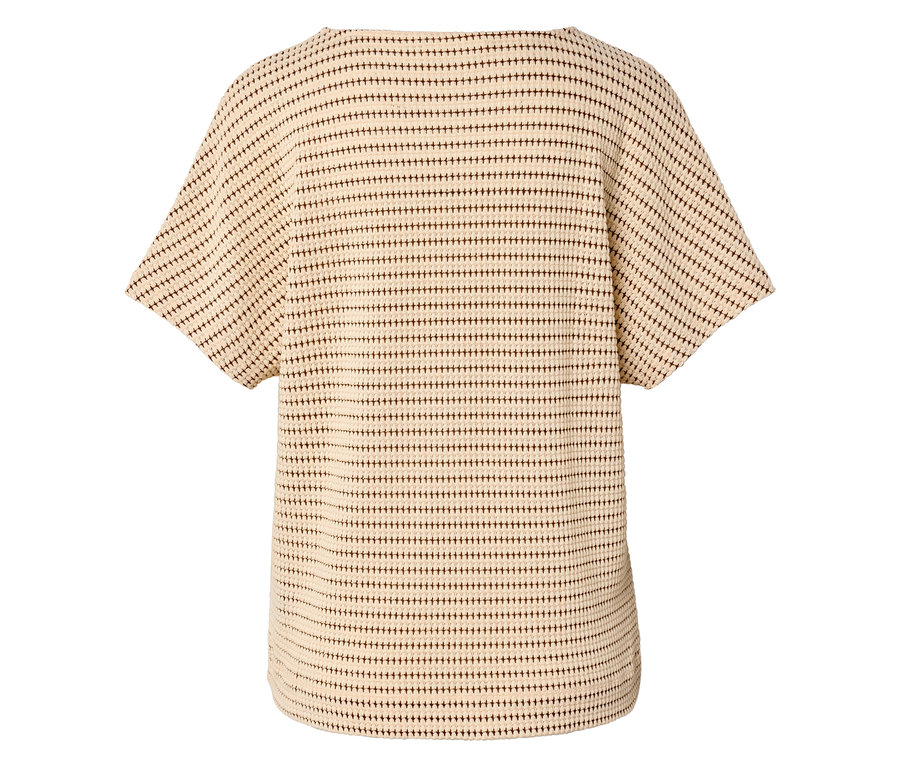 Vue arrière d'un t-shirt marron clair à manches courtes avec un motif de petites lignes marron qui se croisent.