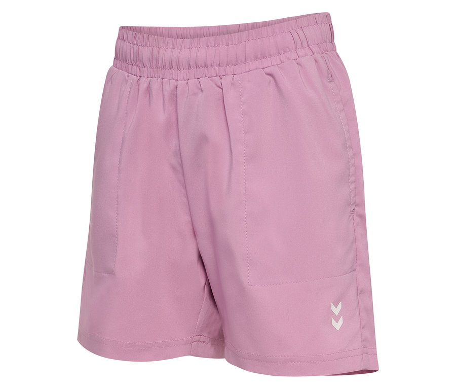 Gros plan sur un short rose avec une taille élastique et deux angles blancs sur la jambe.