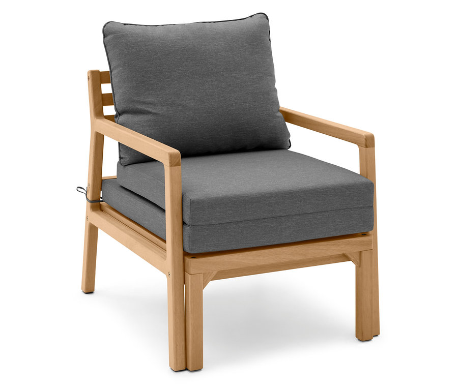 Un fauteuil de jardin extensible avec des coussins gris et un cadre en bois se dresse sur un fond blanc.