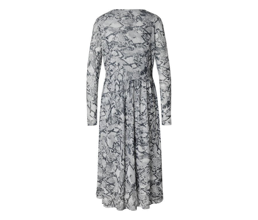 Vue de dos d'une robe mi-longue à manches longues avec un motif peau de serpent gris et blanc et une taille froncée.