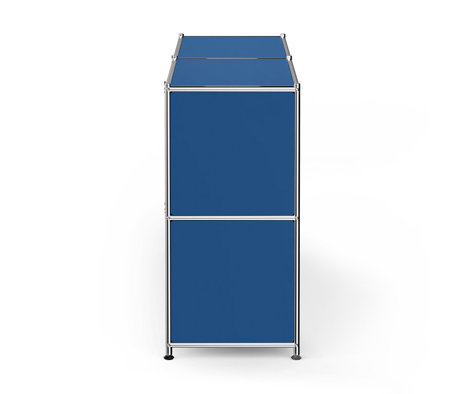 Une armoire de rangement modulaire étroite et haute avec deux sections bleues superposées et un cadre chromé.