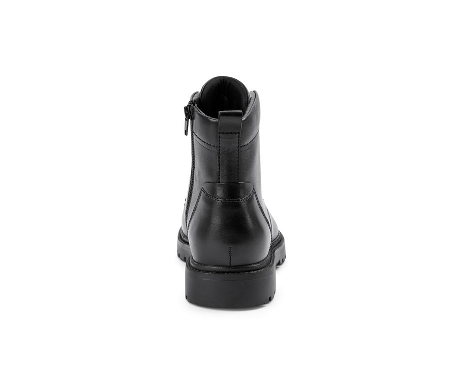 Vue détaillée de l'arrière d'une bottine en cuir.