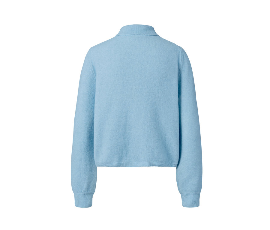 Vue détaillée de l'arrière d'un cardigan bleu clair avec col.