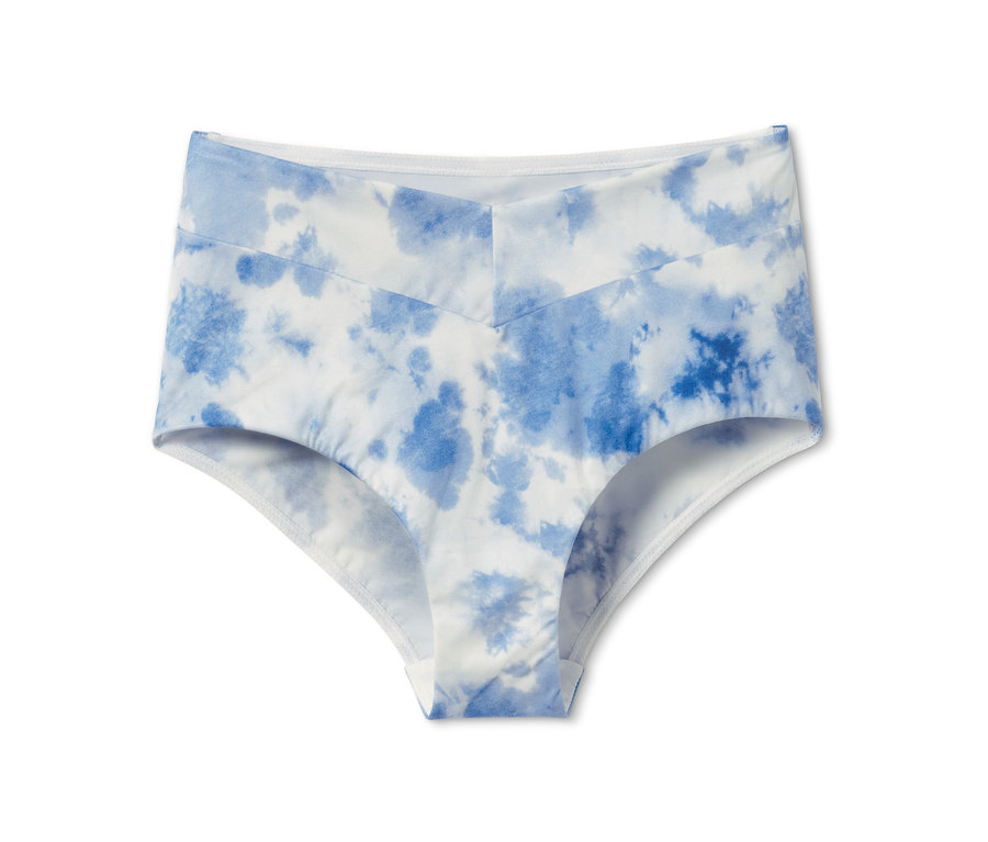 Une culotte taille haute avec un motif tie-dye bleu et blanc.