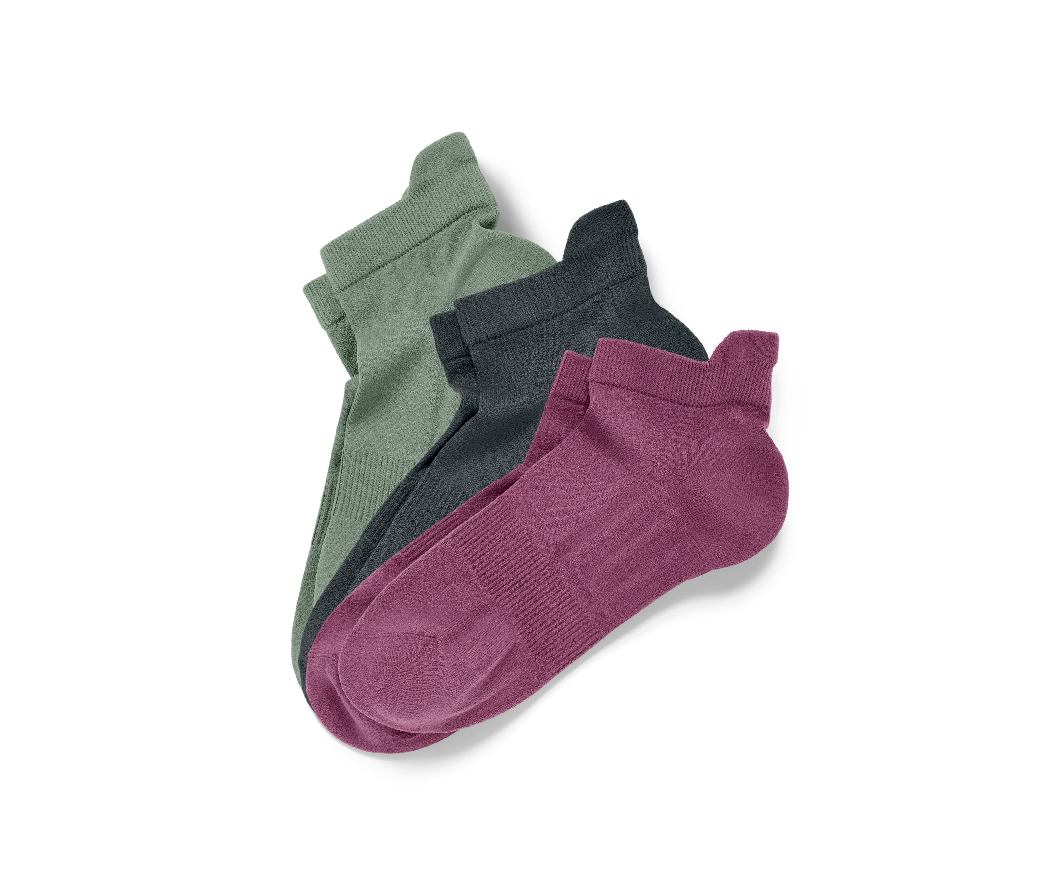 Trois paires de chaussettes de sport sauge, olive et mauve.