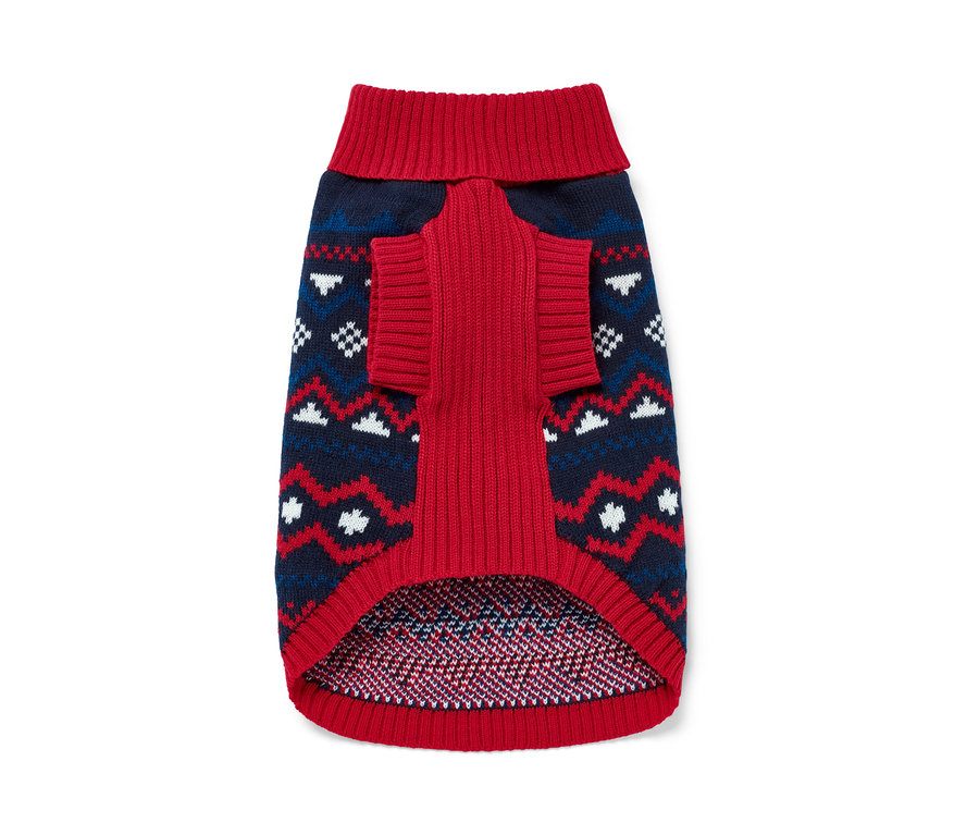 Pull pour chien avec bordure rouge et motif bleu et blanc.