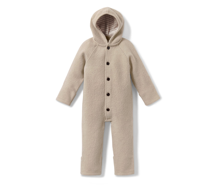 Combinaison de marche bébé en laine mérinos beige avec capuche et boutons.