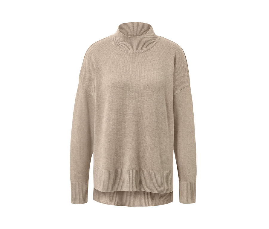 Pull en maille fine beige avec col montant.