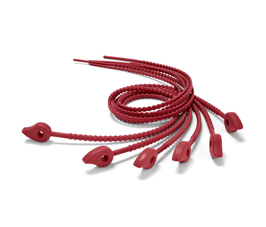 Six bandes en silicone rouge enroulées en cercle.