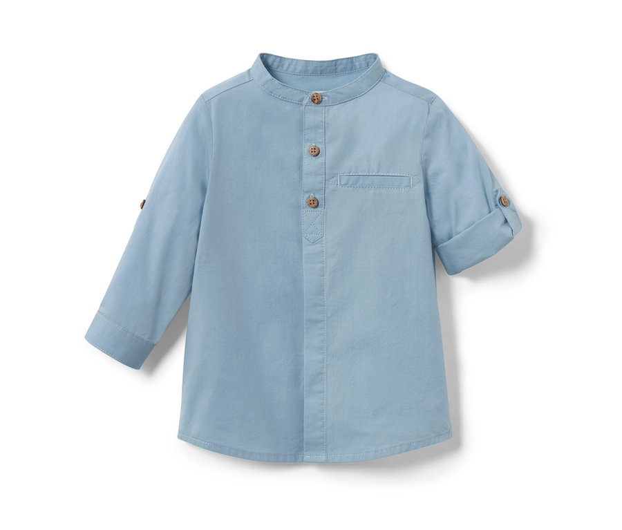 Chemise pour enfant bleu clair à manches longues et boutons.