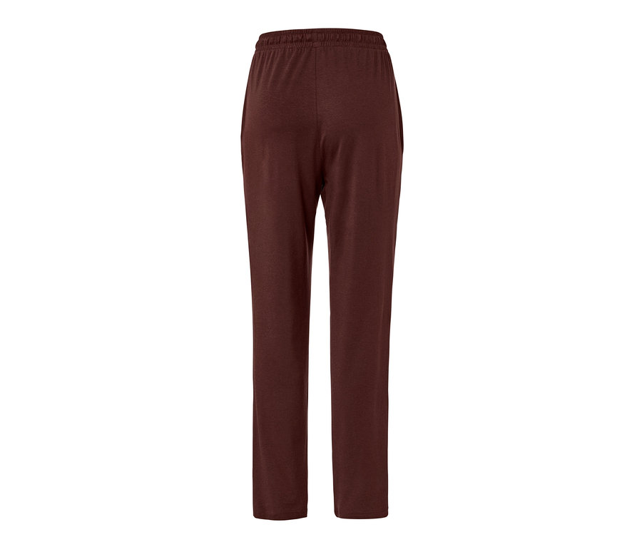 Pantalon de pyjama marron.