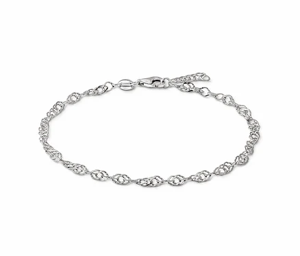 Bracelet en argent 925 Singapour sur fond blanc.