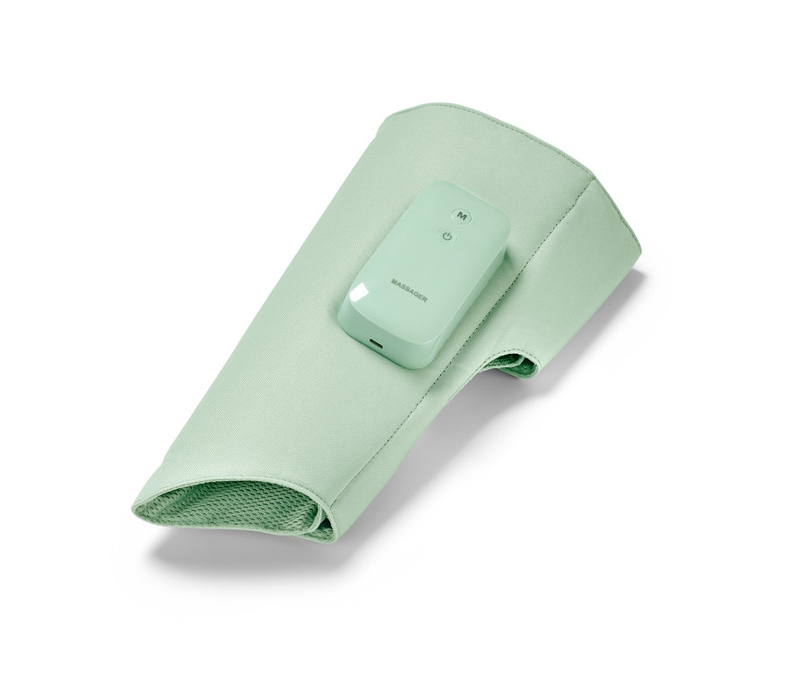 Gros plan d'une manchette de massage sans fil vert clair avec un panneau de commande.
