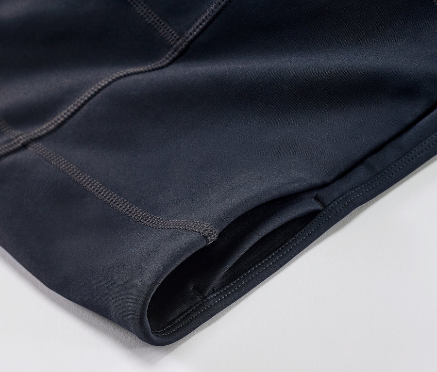 Gros plan sur un legging de sport.