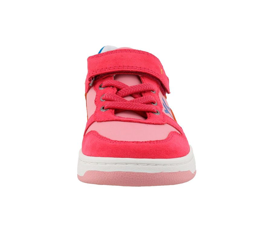 Gros plan sur une basket rose Lurchi « Gaio-S » avec des lacets et une fermeture Velcro.