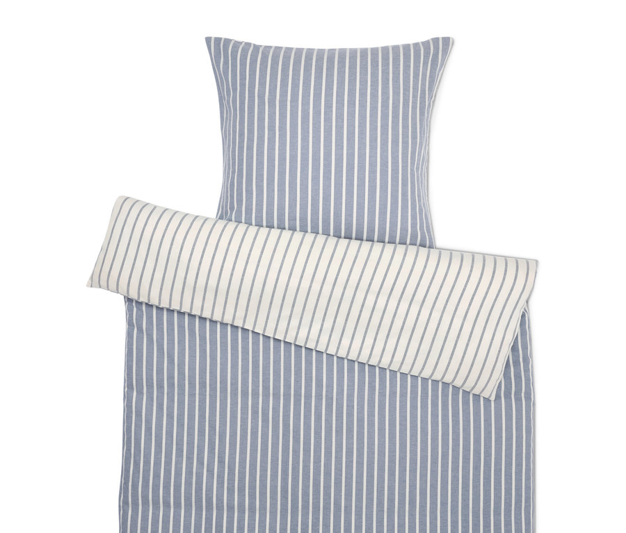 Linge de lit rayé avec taie d'oreiller et housse de couette.
