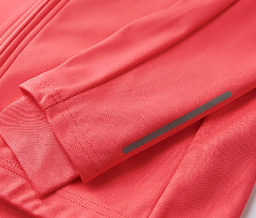 Détail d'une veste technique de cyclisme.