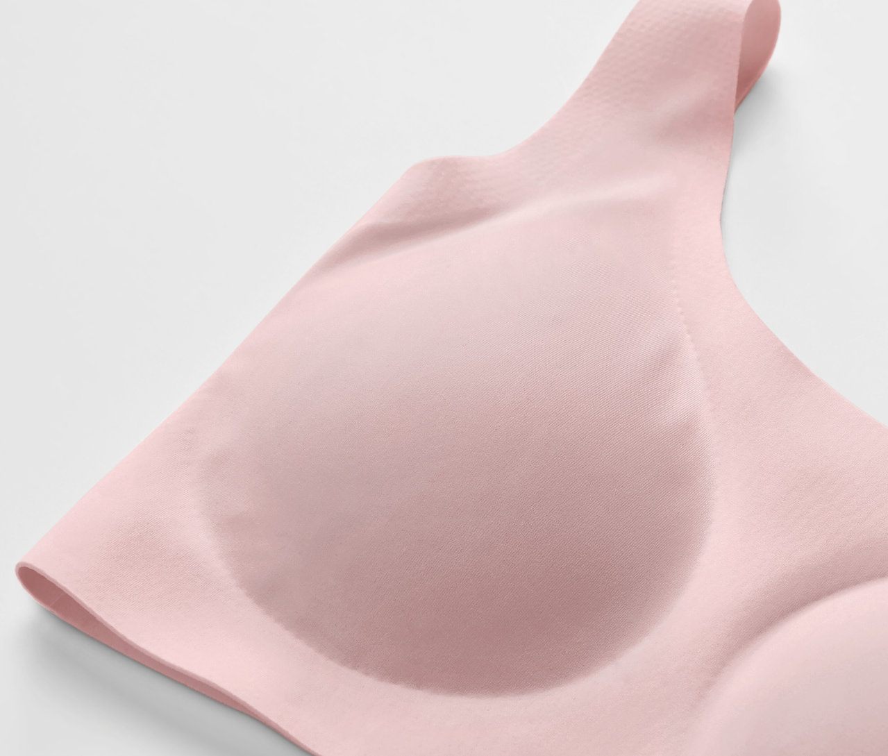 Détail d'un bustier confortable rose « bonded ».
