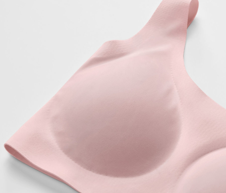 Détail d'un bustier confortable rose « bonded ».