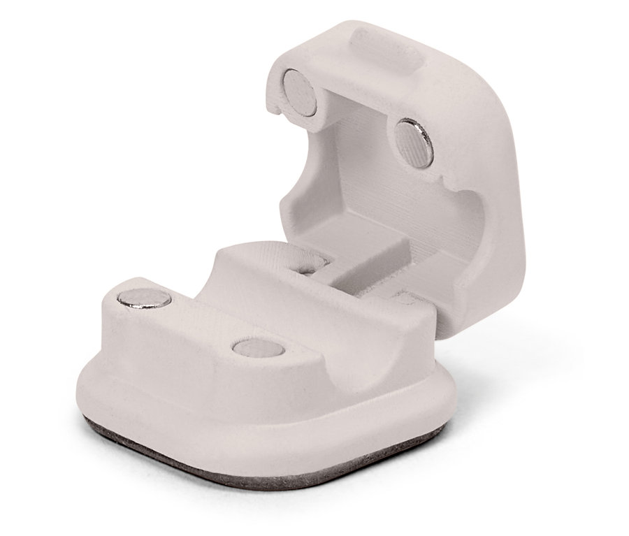 Support magnétique blanc ouvert.