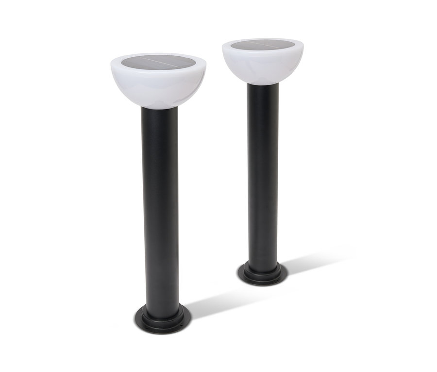 Deux lampes solaires directionnelles.