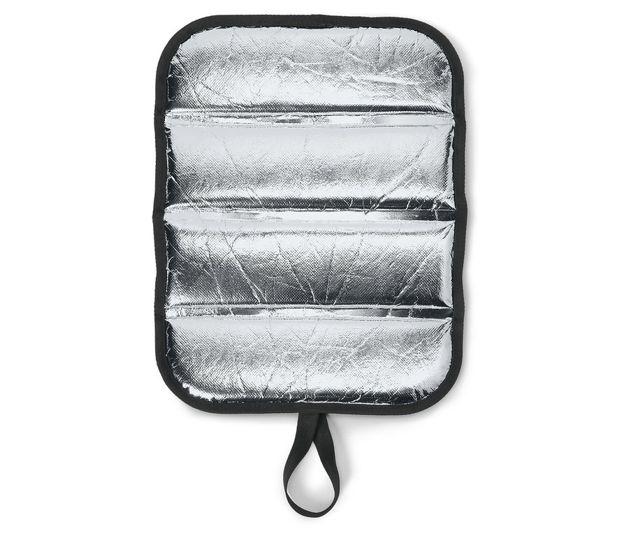 Dessous de plat argenté avec bordure noire et boucle.