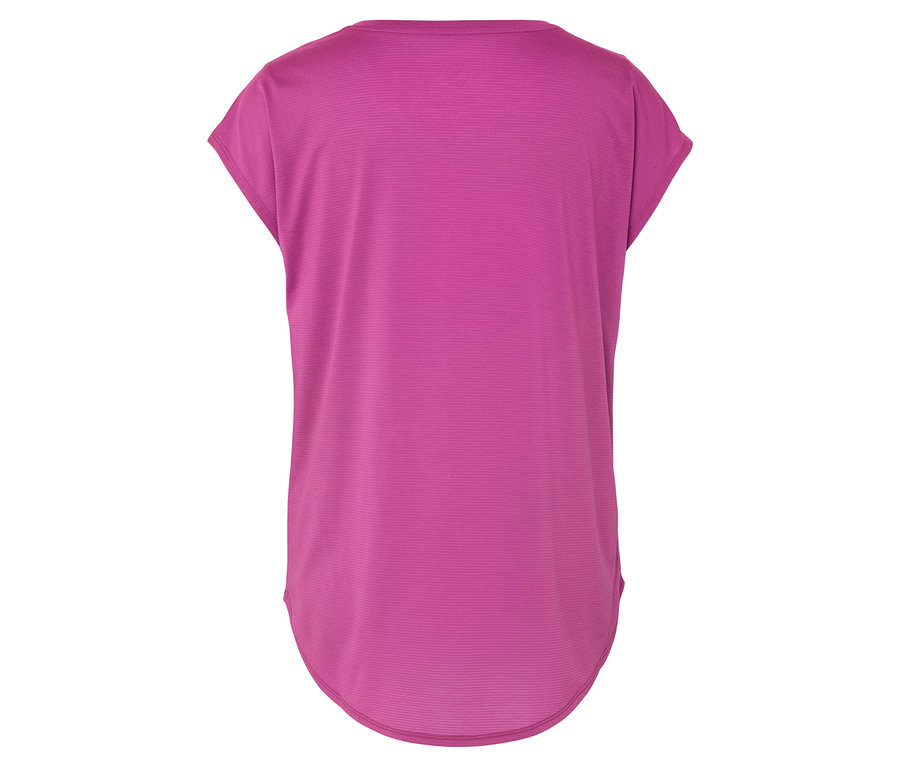 Gros plan sur le dos d'un t-shirt rose.