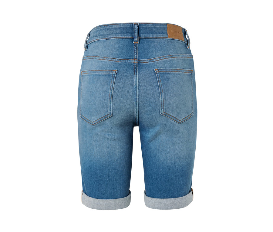 Détail du dos d'un bermuda en jean bleu moyen, coupe « Lea ».