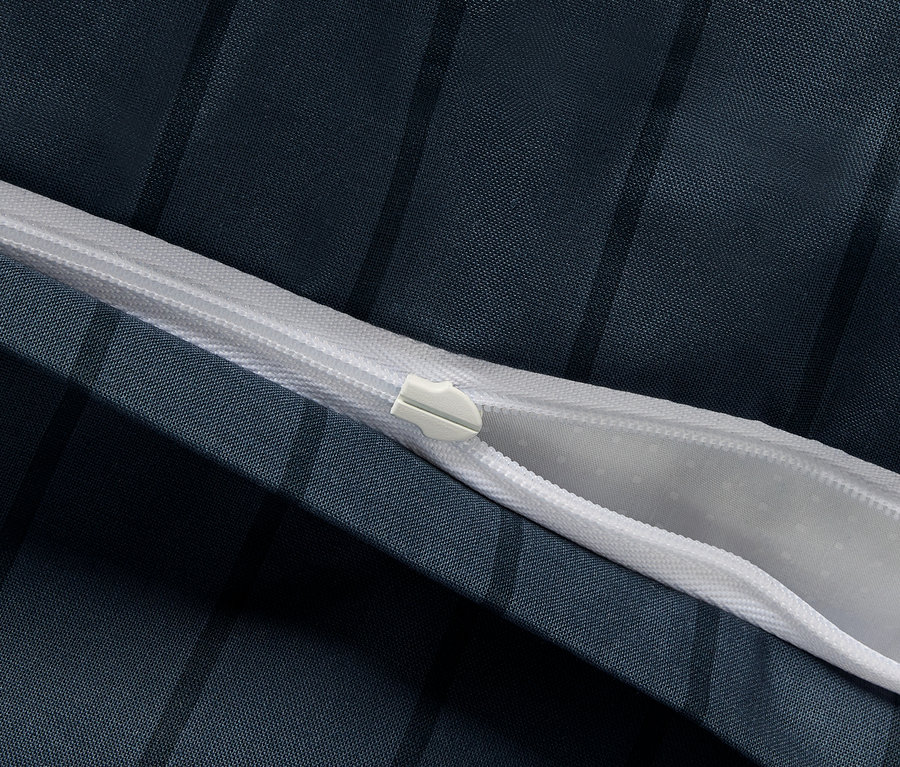 Gros plan sur la fermeture éclair d'une parure de lit en renforcé de taille standard.