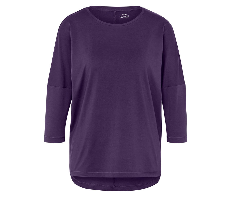 T-shirt violet à manches trois-quarts.