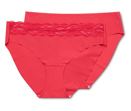 Deux slips Magic Cut rouge flamant, l'un avec une bordure en dentelle à la taille, posés l'un sur l'autre.