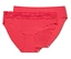 Deux slips Magic Cut rouge flamant, l'un avec une bordure en dentelle à la taille, posés l'un sur l'autre.