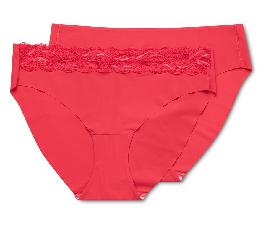 Deux slips Magic Cut rouge flamant, l'un avec une bordure en dentelle à la taille, posés l'un sur l'autre.