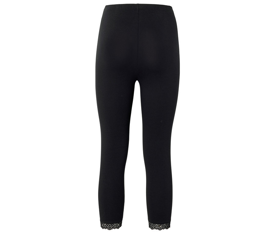 Legging noir avec bordure en dentelle au bas des jambes.