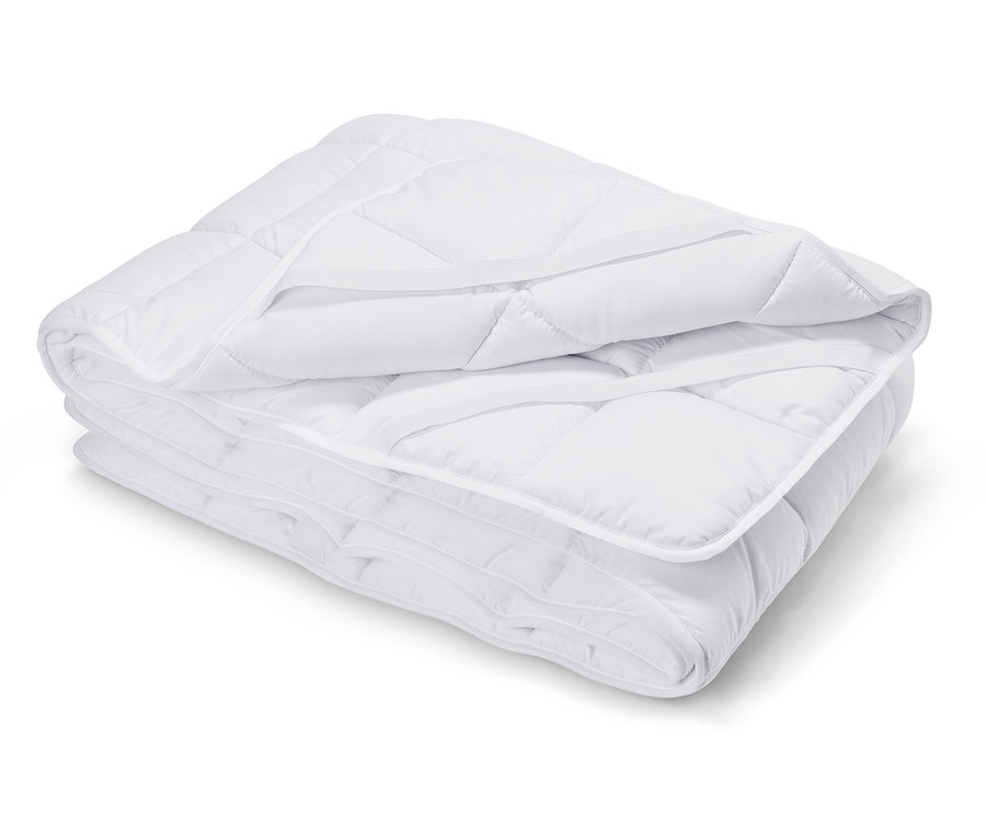 Un surmatelas rembourré (90 x 200 cm) plié est posé sur un fond blanc.