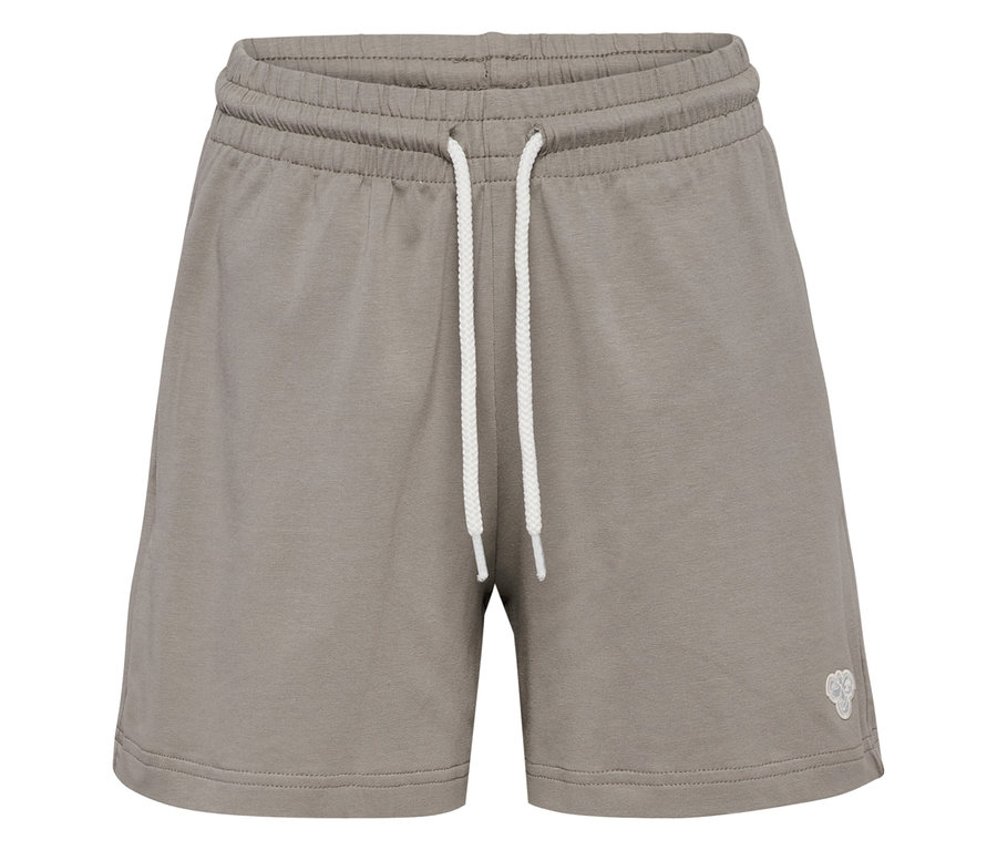 Gros plan sur un short ample hummel® HMLJR gris avec cordon blanc.