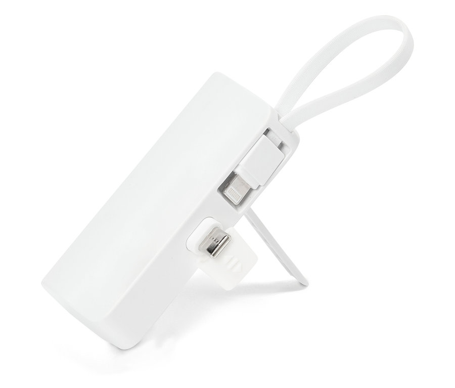 Chargeur de téléphone portable blanc avec boucle et prise sur fond blanc.