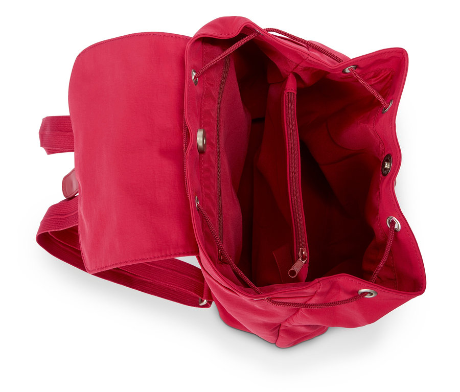 Sac à dos rouge ouvert avec cordon de serrage et poches zippées.