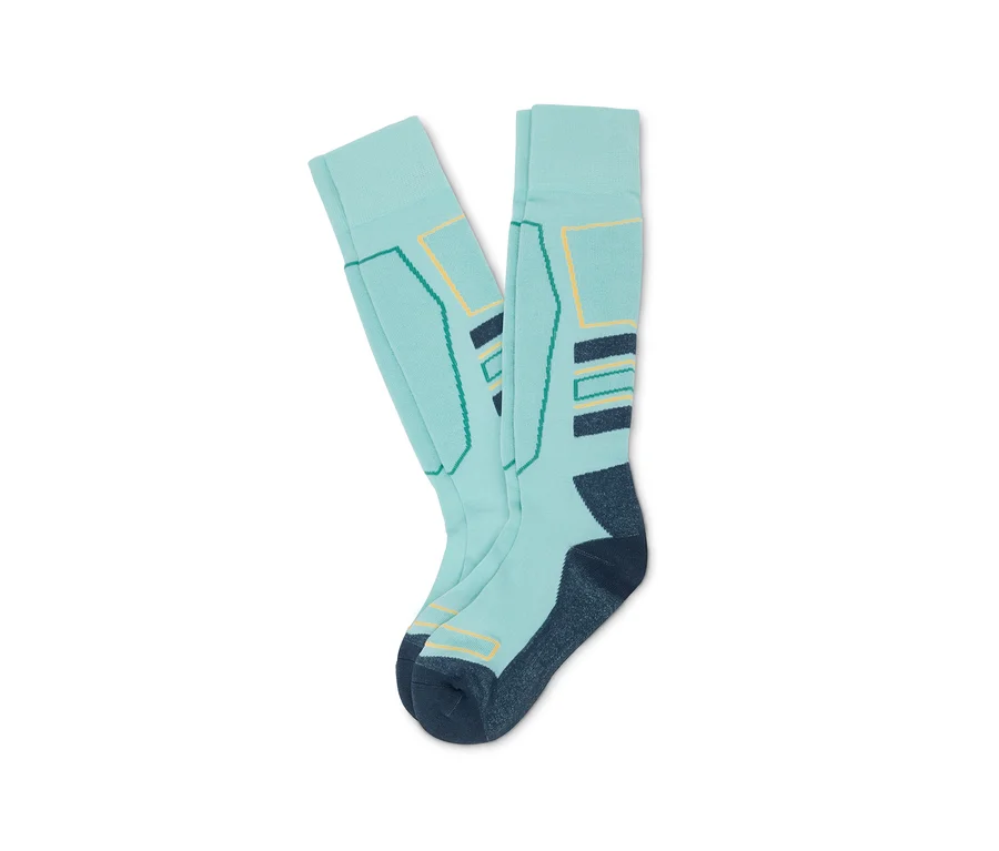 Une paire de chaussettes de ski bleu clair avec des talons bleu foncé et des détails.