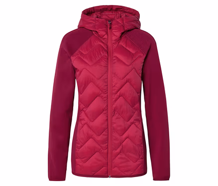 Veste femme magenta avec des détails matelassés sur le devant et le dos, des manches lisses et une capuche, sur fond blanc.
