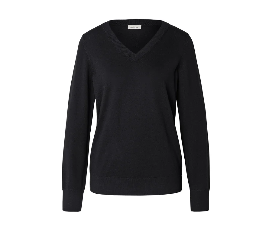 Pull noir à col en V, à manches longues et en maille fine.