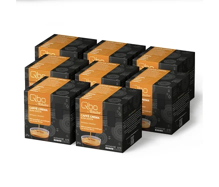 Huit boîtes noires et oranges de capsules de café Qbo by Tchibo Caffè Crema Buna Enteta, contenant chacune 27 capsules, sont alignées.