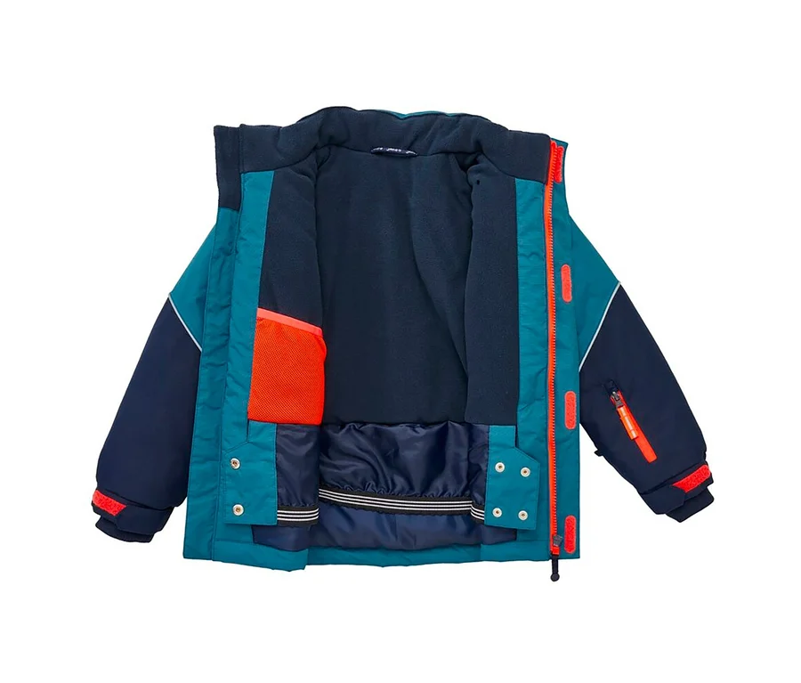 Veste d’hiver robuste pour enfant JAKO-O ouverte, turquoise et bleu foncé avec des accents orange. La veste révèle une doublure polaire bleu foncé, une poche intérieure en filet orange et une jupe pare-neige. Les manches bleu foncé ont des bandes réfléchissantes blanches et des poignets à velcro orange.