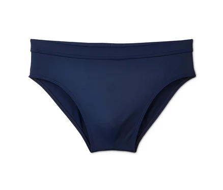 Un slip de bain bleu marine sur fond blanc.