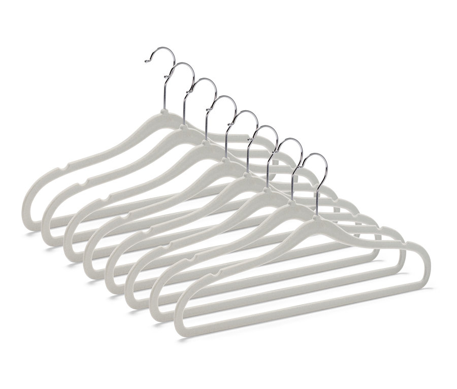 Huit cintres ultra-fins gris avec des crochets en métal.